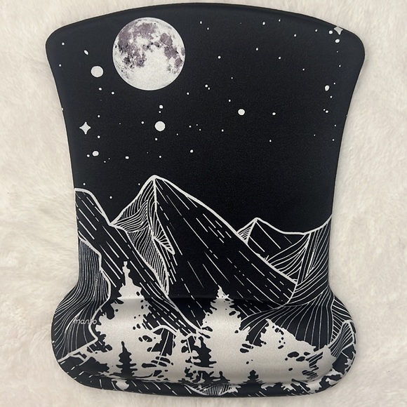 NWOT Moon & Mountain Wrist Support & Mouse Pad - Picture 2 of 6